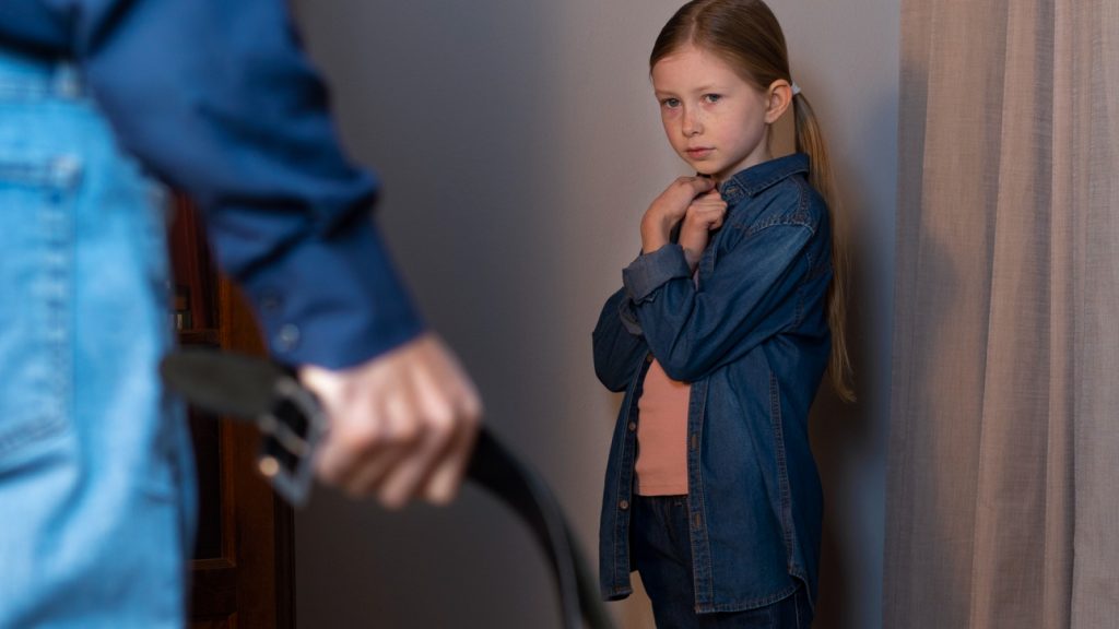 Telesno kažnjavanje dece: da li je zaista efikasan metod vaspitanja? 6 | Psihocentar MM Nis Telesno kažnjavanje dece da li je zaista efikasan metod vaspitanja